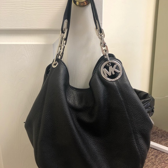 Micheal Kors shoulder bag!  Like new... - Picture 2 of 3